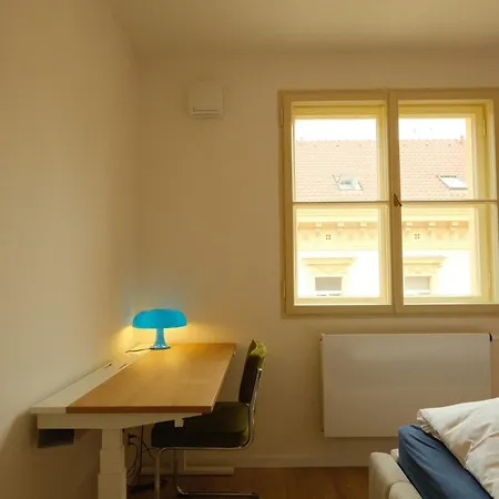 Stylish With Balcony Near The Centre Praga